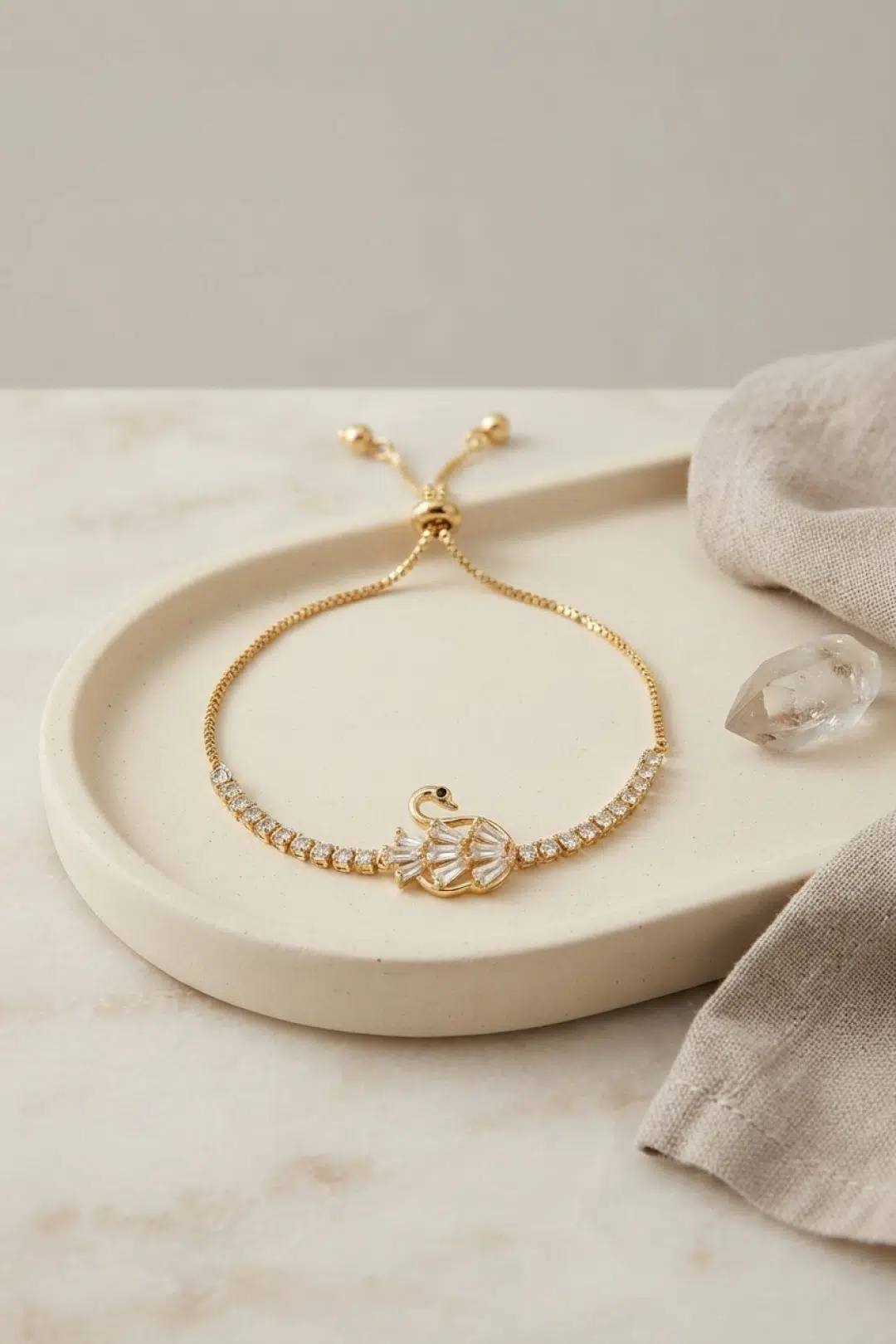 Gold Renk Zirkon Taşlı Pirinç Kuğu Model Asansörlü Bileklik - EBJ260808W46064