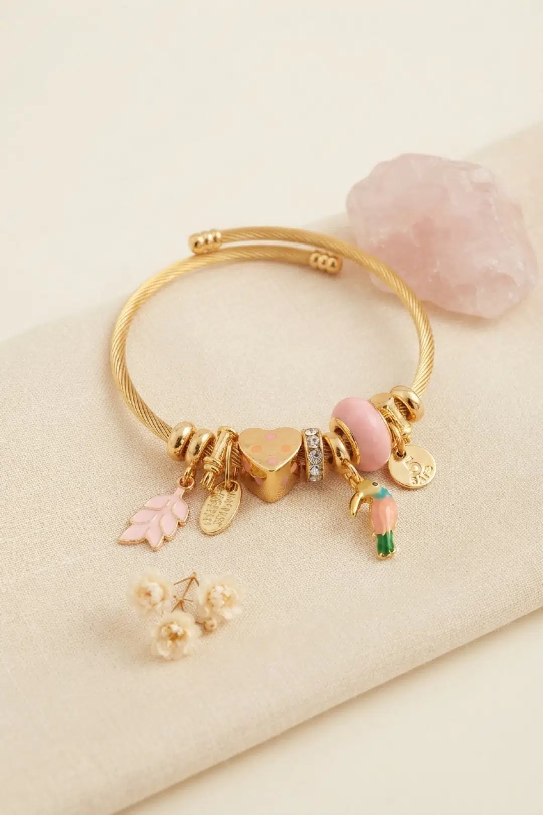 Kuş Figürlü Pembe Charmlı Gold Renk Bileklik - EBJ260725W44425