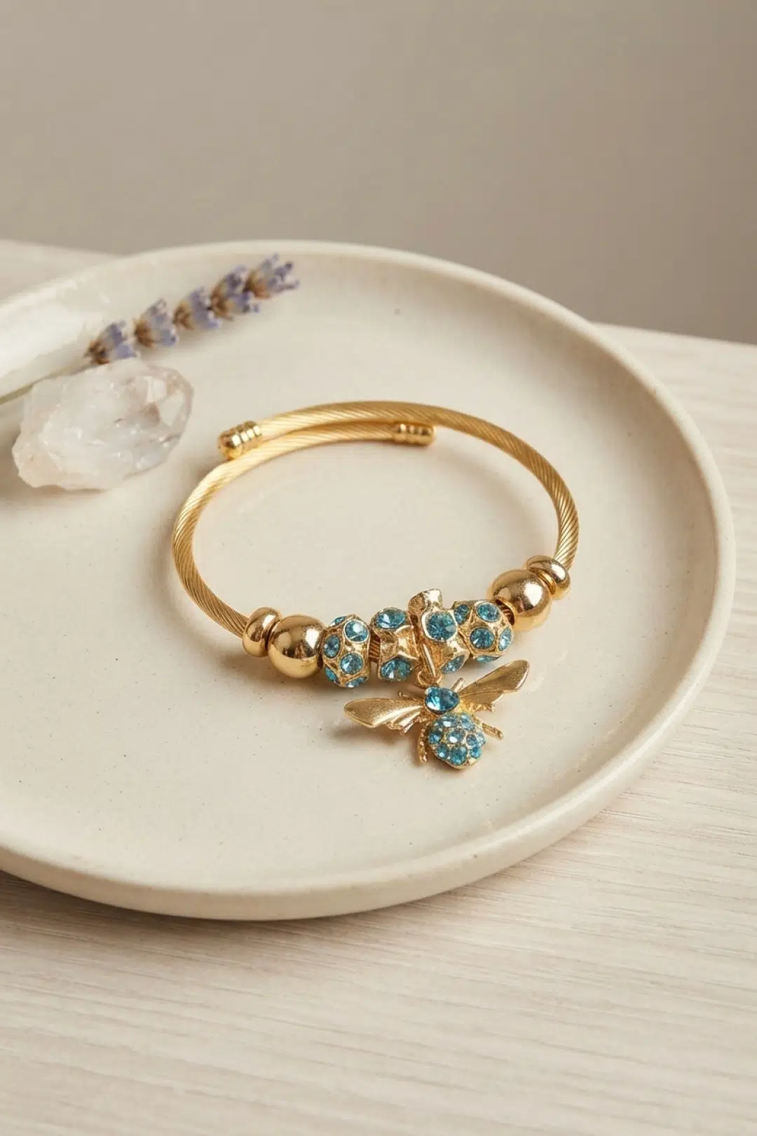 Mavi Arı Model Gold Renk Charm Bileklik - EBJ260725W44477