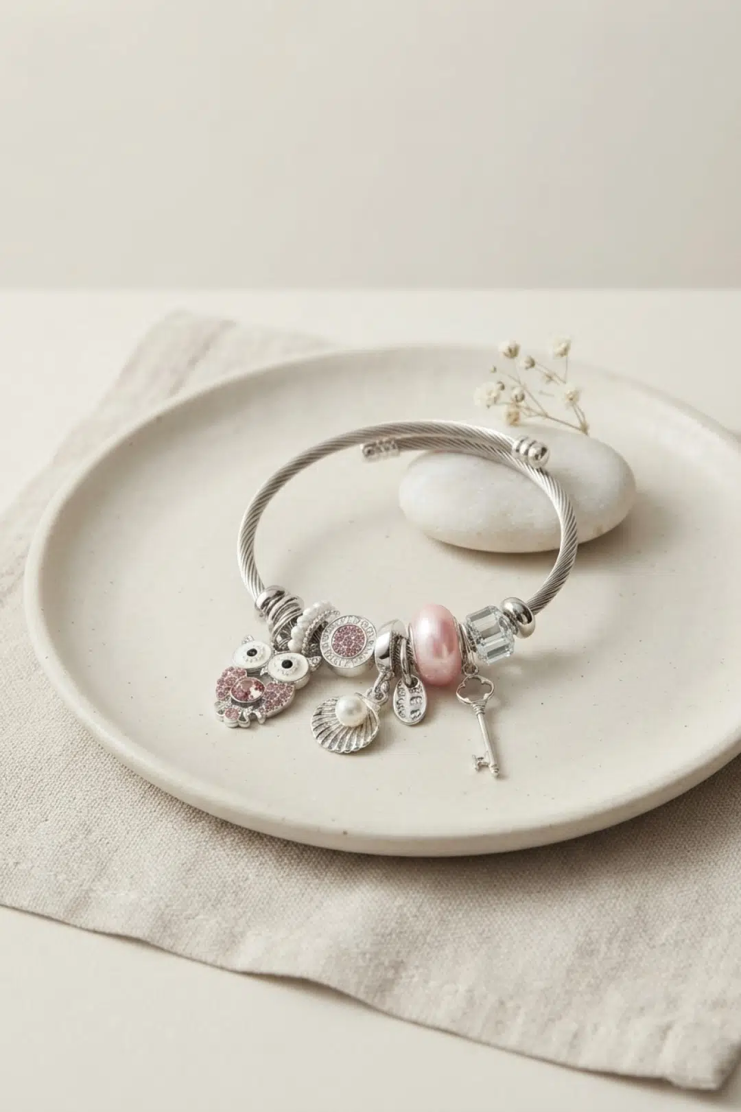 Pembe Baykuş Charmlı Gümüş Renk Bileklik - EBJ260725W44562