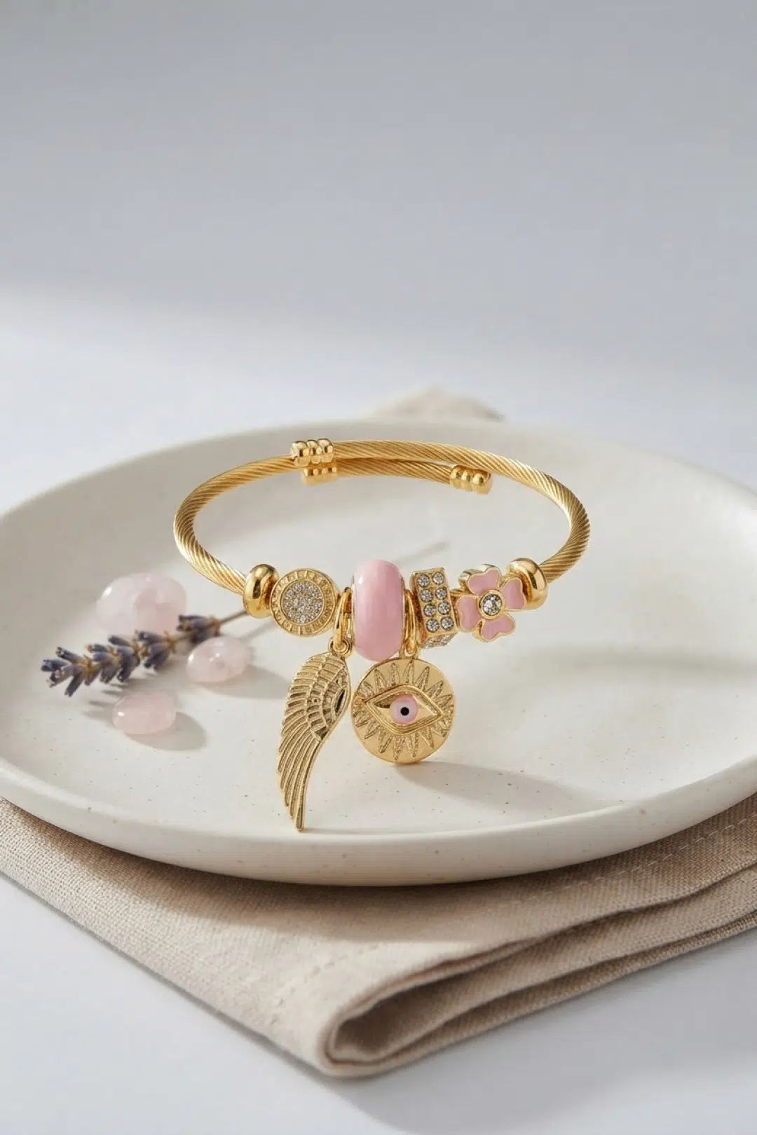 Pembe Göz Model Gold Renk Charmlı Bileklik - EBJ260725W44466