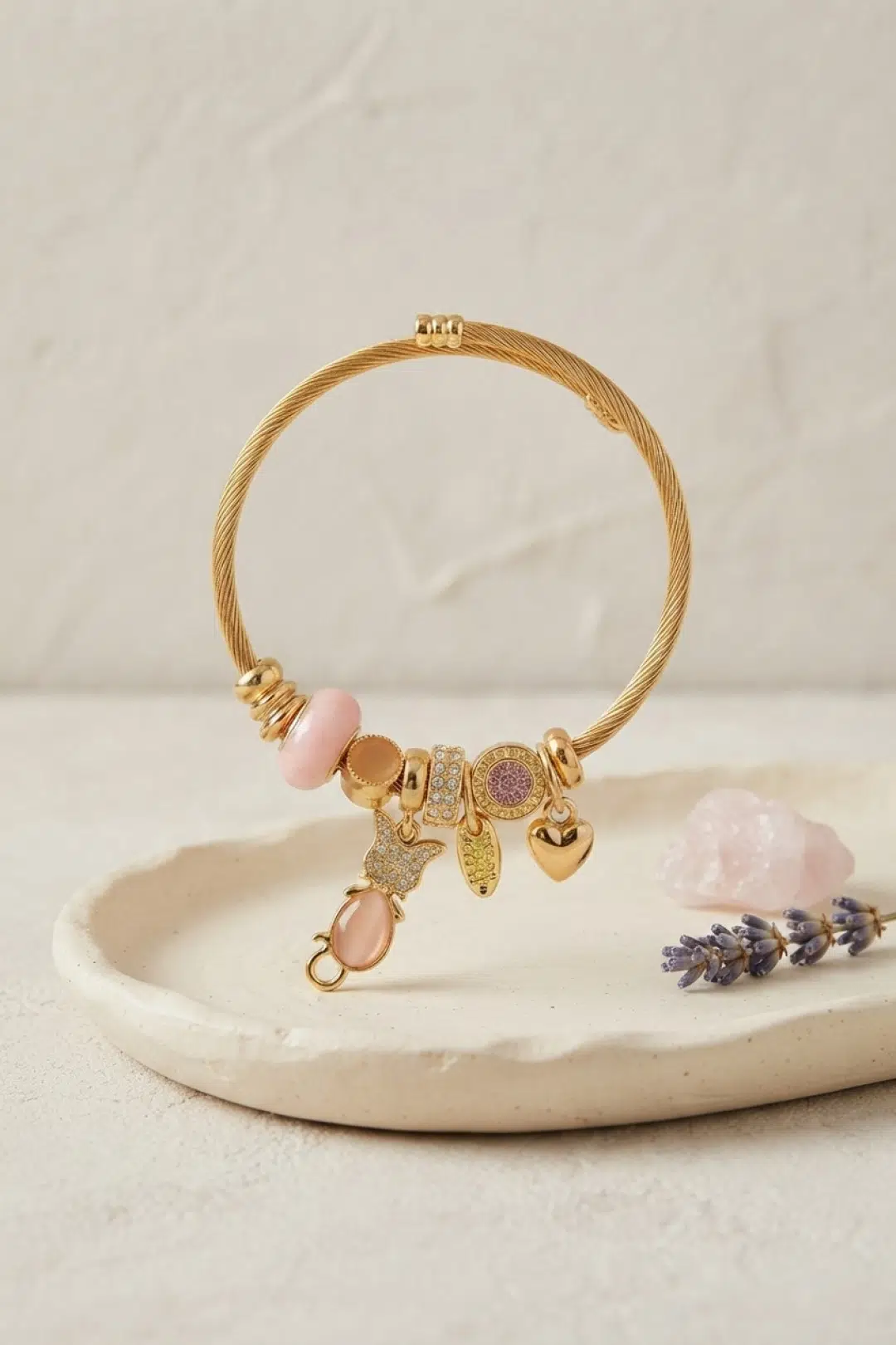 Pembe Kedi Model Gold Renk Charmlı Bileklik - EBJ260725W44429