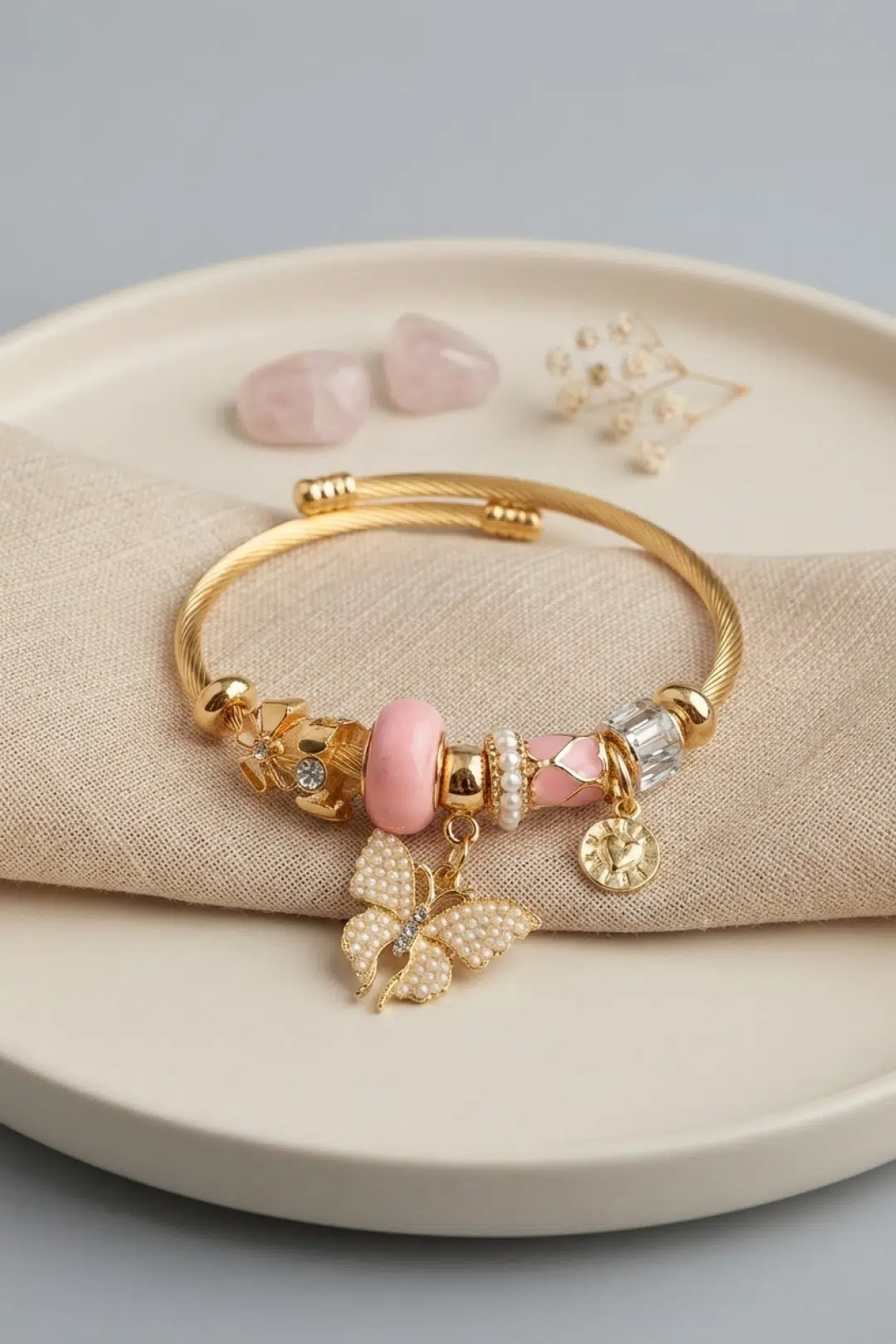 Pembe Kelebek Model Gold Renk Charmlı Bileklik - EBJ260725W44475
