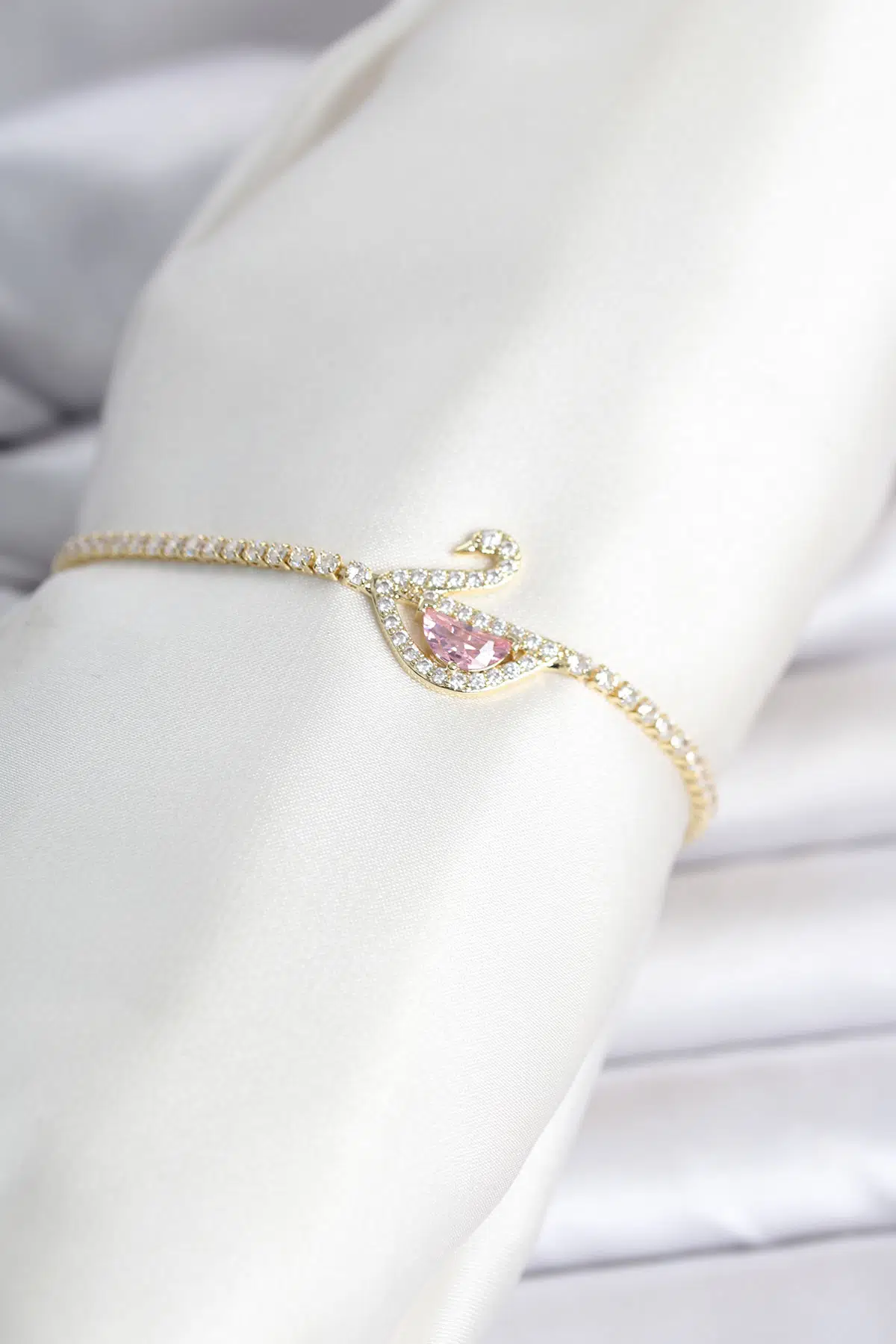 Pirinç Gold Renk Zirkon Taşlı Swan Model Su Yolu Kadın Bileklik - EBJ260509W42102