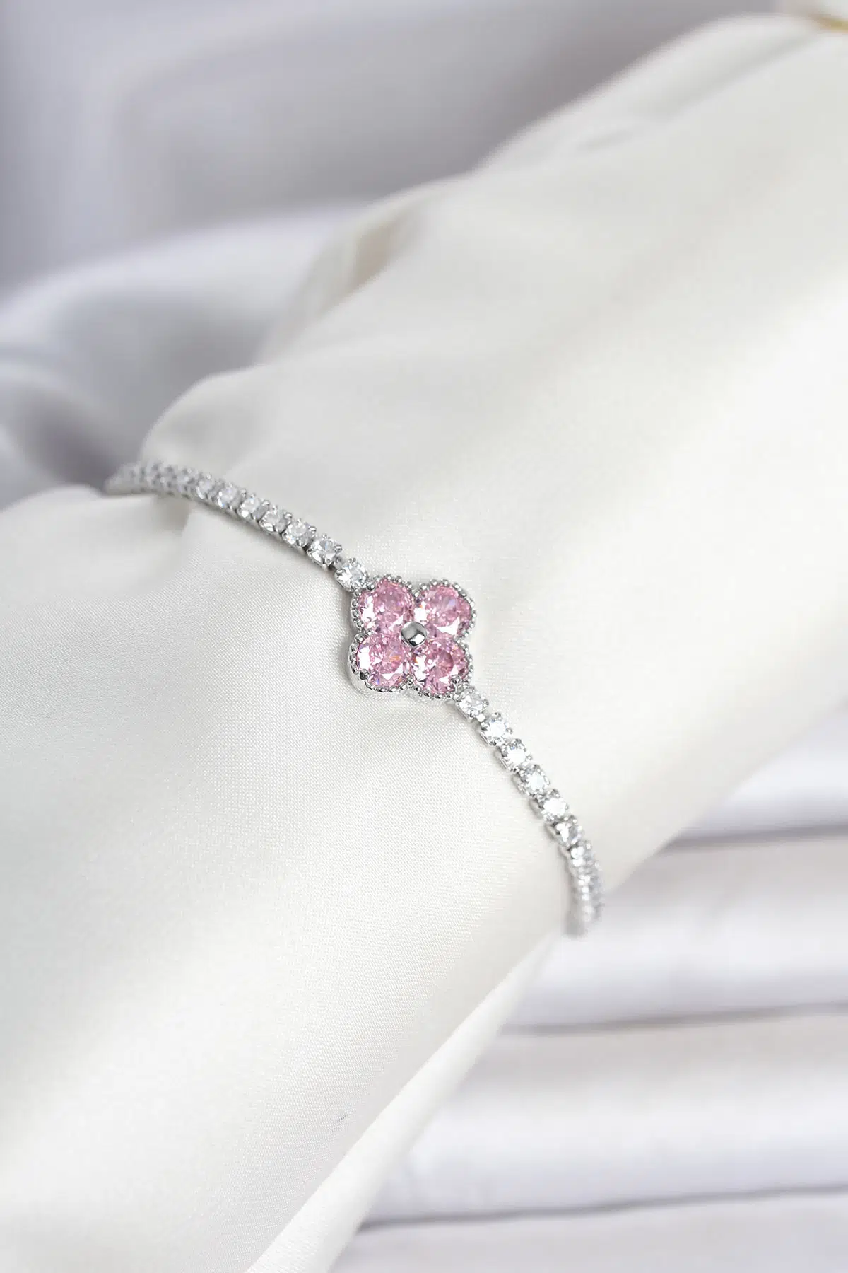Pirinç Gümüş Renk Pembe Zirkon Taşlı Yonca Model Su Yolu Kadın Bileklik - EBJ260509W42097