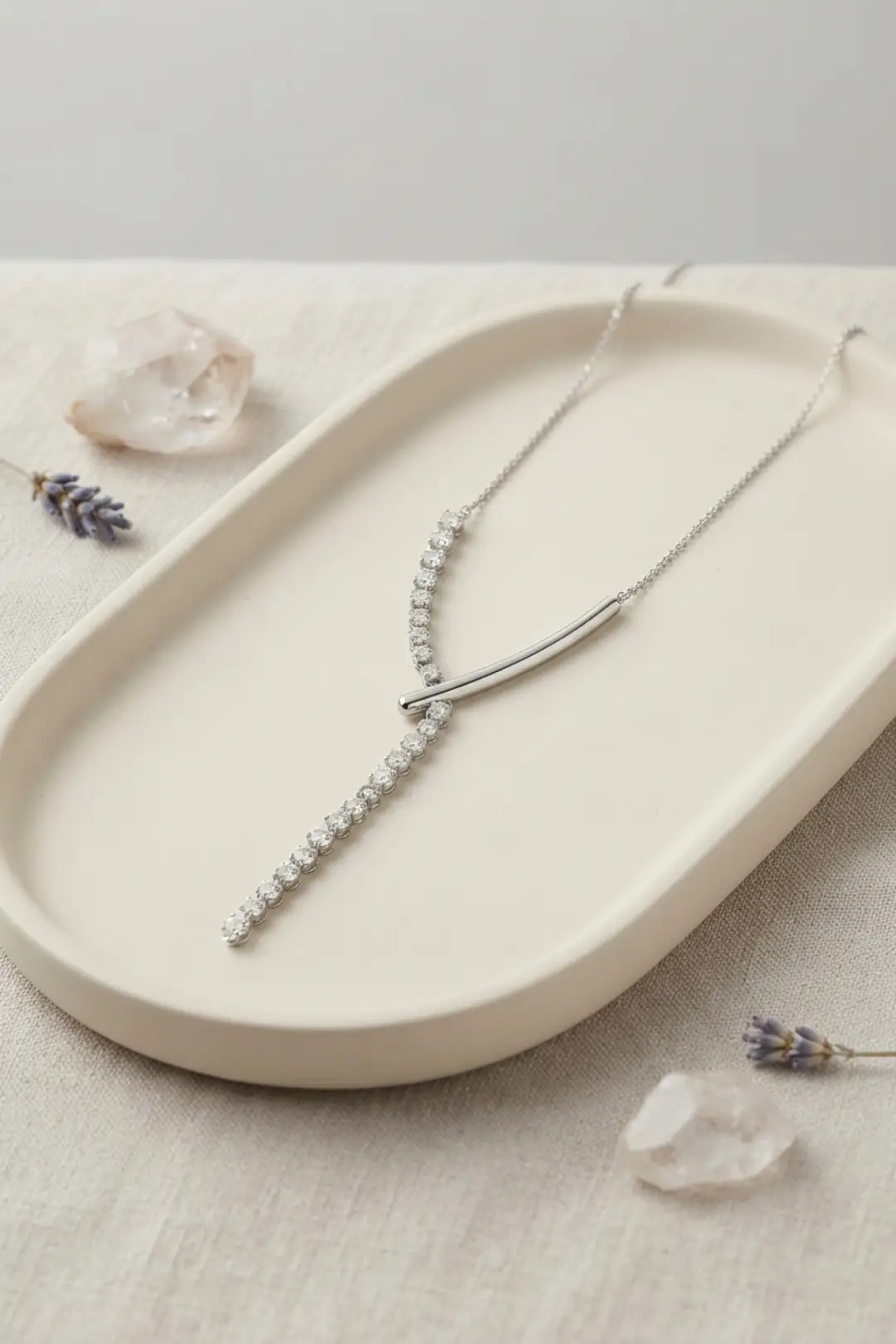 Pirinç Gümüş Renk Zirkon Taşlı Asimetrik Bar Model Kadın Kolye - EBJ260905W46603