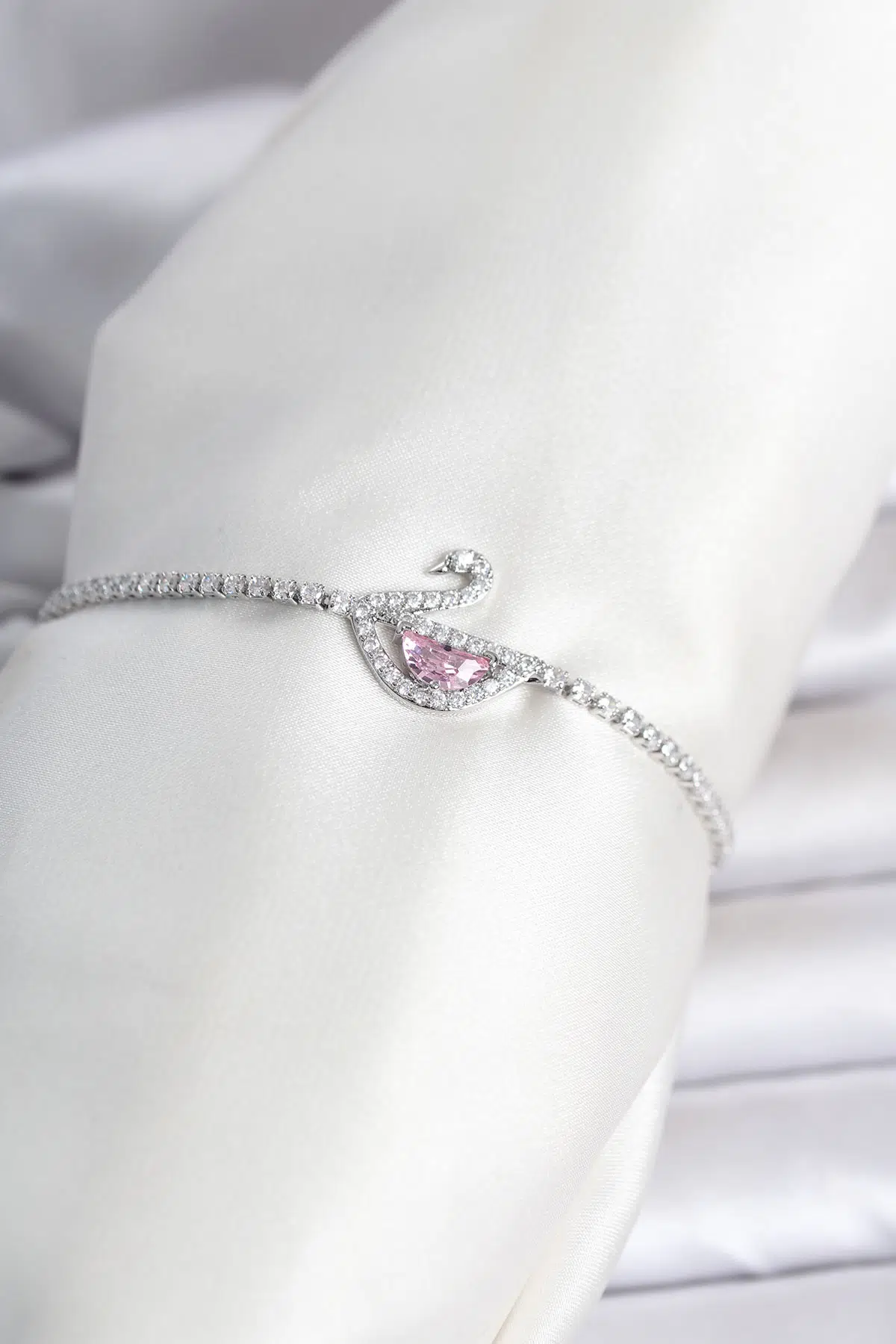 Pirinç Gümüş Renk Zirkon Taşlı Swan Model Su Yolu Kadın Bileklik - EBJ260509W42103