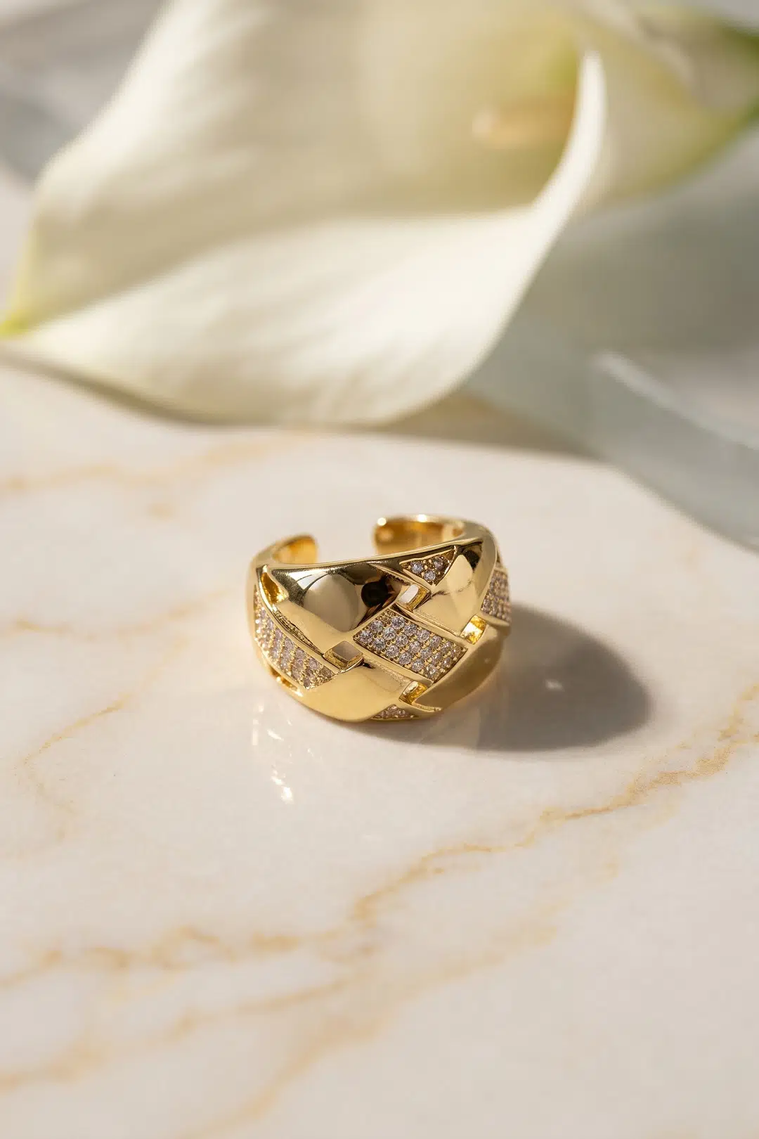 Zirkon Taş Detaylı Geçmeli Örgü Tasarımlı Ayarlanabilir Gold Renk Yüzük - EBJ260808W46169